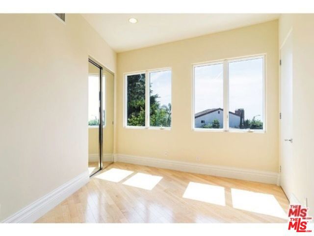 2470 Venus Drive, Los Angeles CA: https://media.crmls.org/mediaz/310b82b8-e733-49c5-ae49-38764eadcae4.jpg
