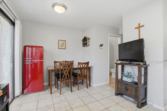 205 Del Valle Cir, El Sobrante CA: https://media.crmls.org/mediaz/310b9aa3-8089-4c84-89b5-d51c575dcc9b.jpg