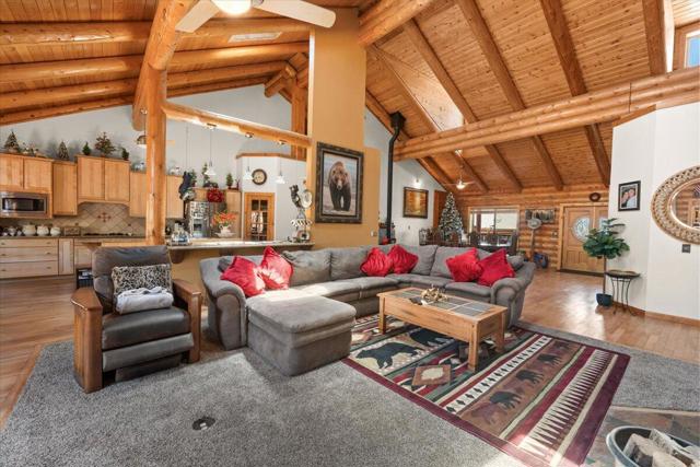 1925 Baldwin Lake Road, Big Bear CA: https://media.crmls.org/mediaz/310ba2ed-ac4b-42ca-a385-23600ff2708a.jpg