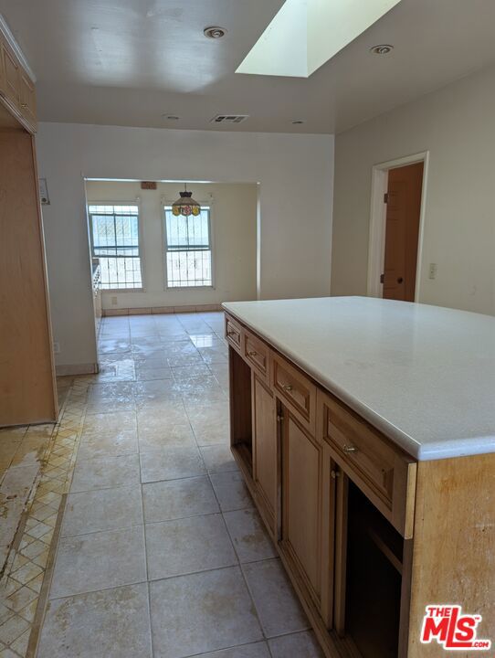 2134 8th Avenue, Los Angeles CA: https://media.crmls.org/mediaz/310bd02b-38e9-4aeb-9949-0d55e4abc50a.jpg