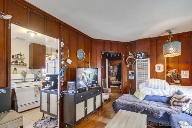 2119 Bacon St, San Diego CA: https://media.crmls.org/mediaz/310c1205-a242-40f2-8aa2-e9709199f1ec.jpg