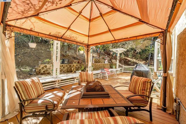 7840 Creekside Dr, Dublin CA: https://media.crmls.org/mediaz/310c13df-099d-4294-baea-b12a72e60237.jpg