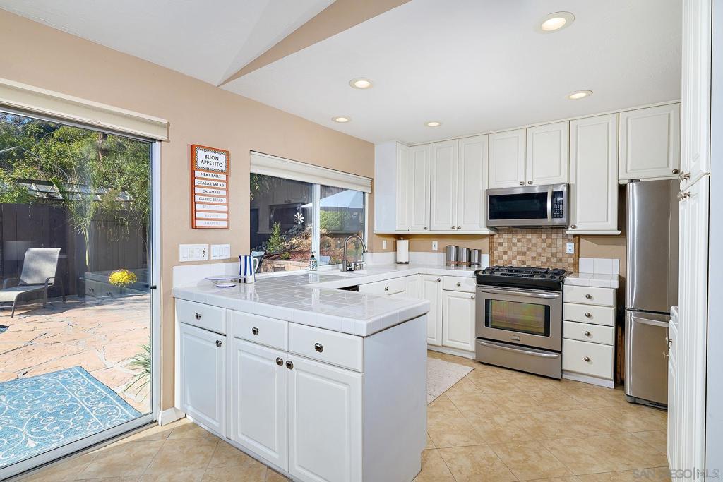 MLS #250043043SD image #15