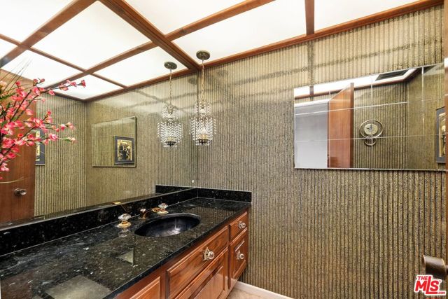 6505 S Halm Avenue, Los Angeles CA: https://media.crmls.org/mediaz/310c6040-430e-4879-951b-c3b55573f74f.jpg