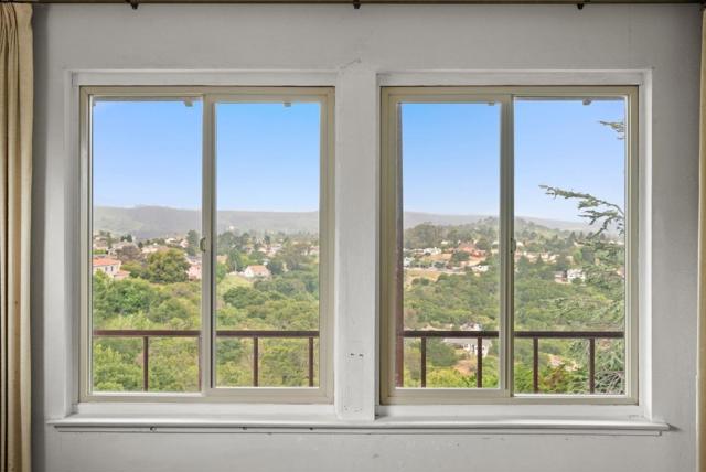 3705 Encline Way, Belmont CA: https://media.crmls.org/mediaz/310c9005-ecc4-4667-87d8-88253c07b6b4.jpg