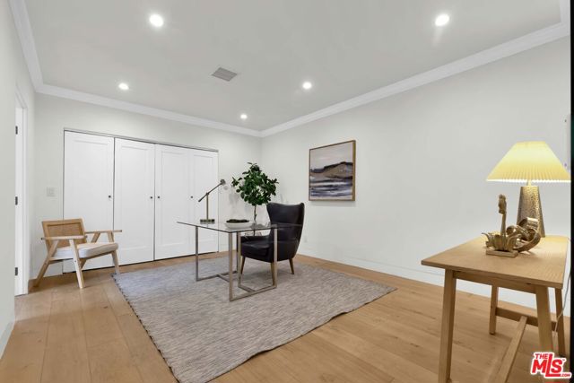 602 S Lucerne Boulevard, Los Angeles CA: https://media.crmls.org/mediaz/310db15f-e79a-4385-8845-bd97b8c6cb7f.jpg