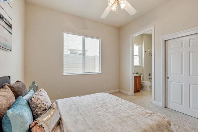2453 Gardenstone Pl, Manteca CA: https://media.crmls.org/mediaz/310ee338-0a09-4657-a02d-ae768529d115.jpg