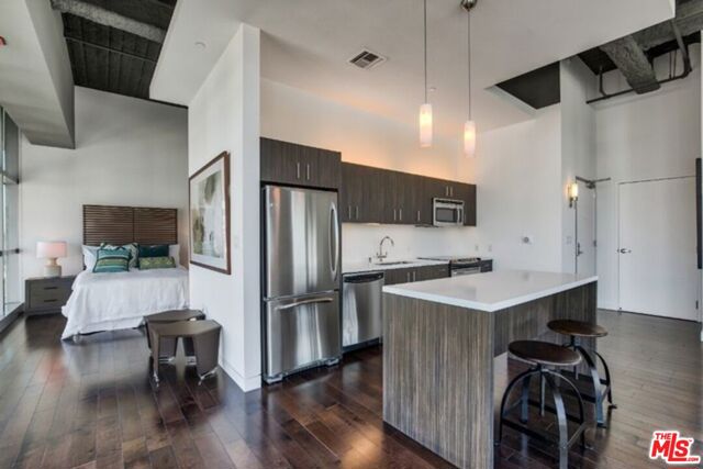 1480 VINE Street, Los Angeles CA: https://media.crmls.org/mediaz/310f10f2-3316-4172-bd98-0572684bbede.jpg