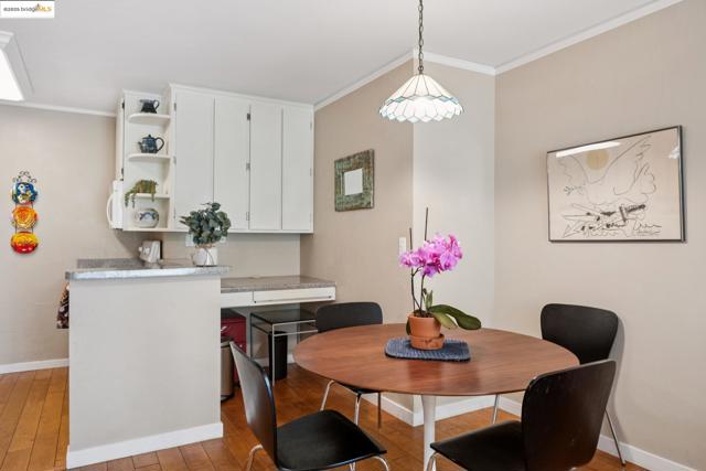 250 Whitmore St, Oakland CA: https://media.crmls.org/mediaz/310f1667-83f2-42e0-80b0-e1c0e303da43.jpg