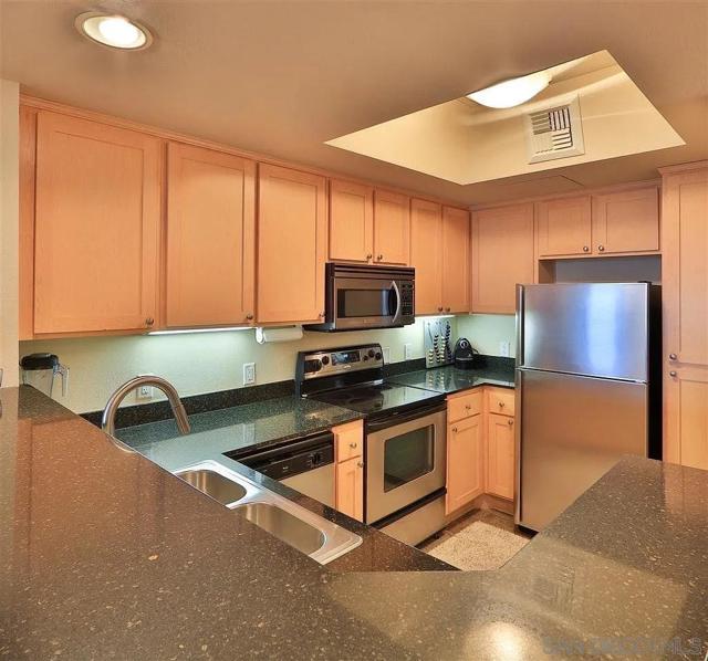 2400 5Th Ave, San Diego CA: https://media.crmls.org/mediaz/310fa621-2250-478d-8a3d-d96d9af6e70c.jpg