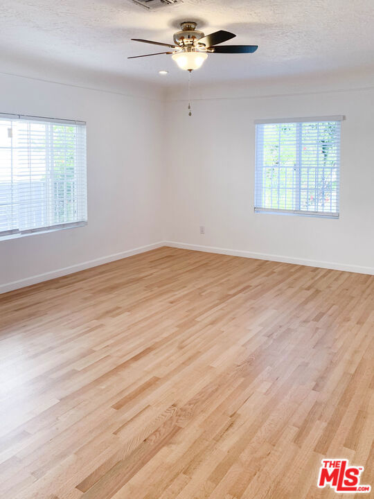 120 N Orange Drive, Los Angeles CA: https://media.crmls.org/mediaz/31109820-7a30-42c2-b0c9-1f63b04eb054.jpg