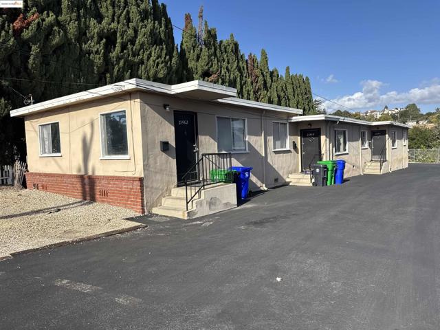 21462 Ocean View Dr, Hayward CA: https://media.crmls.org/mediaz/3111340a-4f67-4ae1-8cd8-96899b164f60.jpg