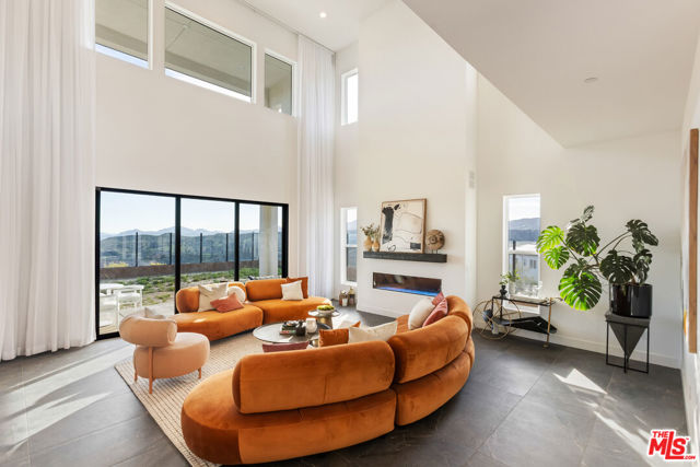 20668 W Hummingbird Court, Porter Ranch CA: https://media.crmls.org/mediaz/3111595d-e244-42dc-a54f-1859c84bae07.jpg