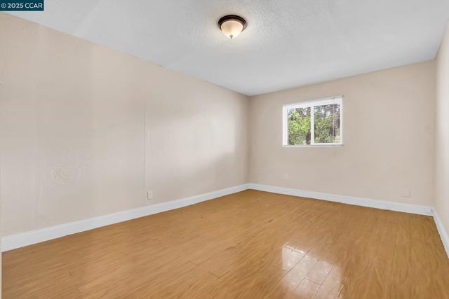 2150 35Th Ave, Oakland CA: https://media.crmls.org/mediaz/31116e1f-cafb-431c-8412-e3bd9f6d95b6.jpg