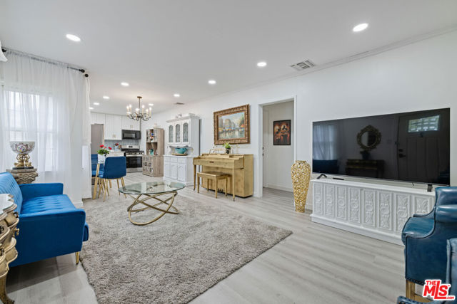 2049 North Screenland Drive photo 4