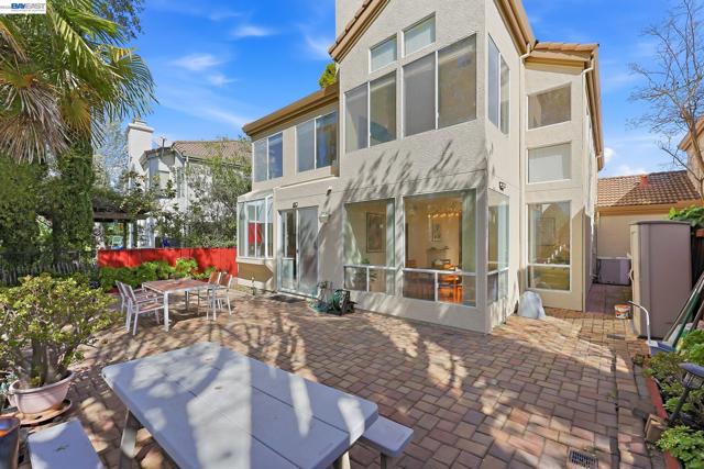 906 Vista Pointe Dr, San Ramon CA: https://media.crmls.org/mediaz/31129216-a36f-4c05-9bf9-4b4aa21136ac.jpg