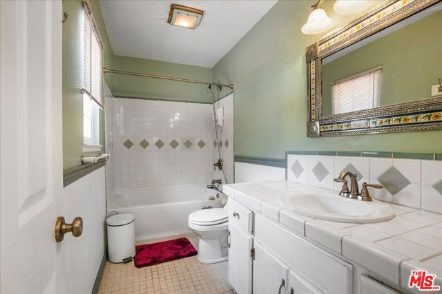 754 Fernando Street, Ojai CA: https://media.crmls.org/mediaz/311297f0-46d6-4787-866c-65f4cff6ce0e.jpg