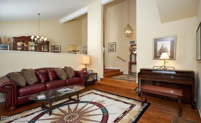 29140 Quail Run Drive, Agoura Hills CA: https://media.crmls.org/mediaz/3112af5e-280d-41d5-bf2a-e36f308a4ee3.jpg
