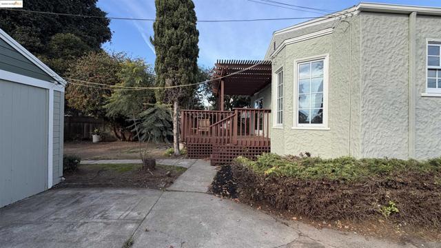 869 Lassen St, Richmond CA: https://media.crmls.org/mediaz/3112f5ce-7ca9-4f79-b2b6-bde1fc45bd77.jpg