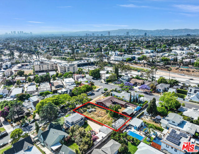 2516 13th Avenue, Los Angeles CA: https://media.crmls.org/mediaz/31131671-556a-4fc1-b91b-55ac31c2724d.jpg