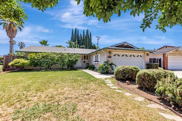 3308 Valley Forge Way, San Jose CA: https://media.crmls.org/mediaz/31132e86-28a3-4d34-848d-e72cbdbbf45a.jpg