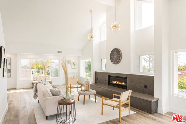 3536 Malibu Country Drive, Malibu CA: https://media.crmls.org/mediaz/31137db0-12e8-41fb-bf2a-98426f7ab6e7.jpg