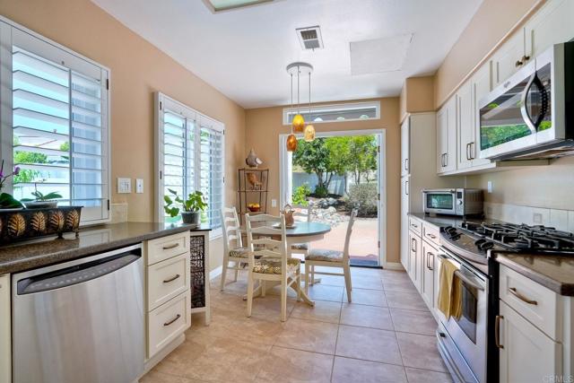 3376 Corsica Way, Oceanside CA: https://media.crmls.org/mediaz/31146784-fb32-4759-92eb-9d4837cb6f18.jpg