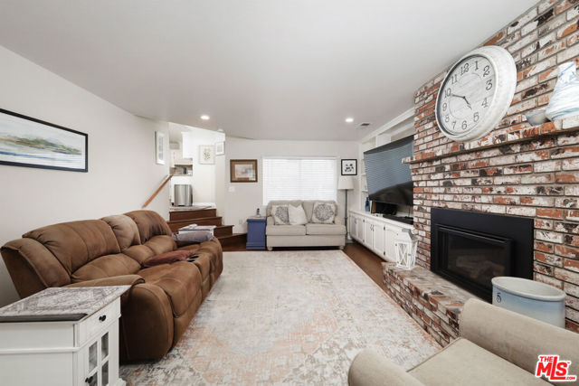 7200 Clifftop Way, Bakersfield CA: https://media.crmls.org/mediaz/31146ba6-a06a-41a4-97f9-ff5f72c89c84.jpg