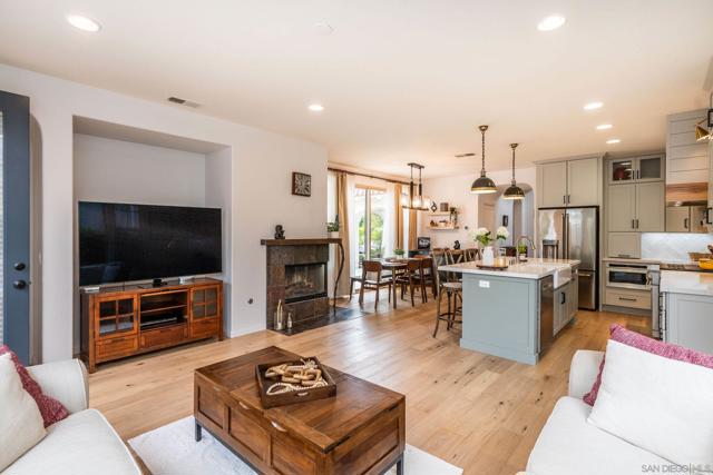 5621 Shasta Daisy Trl, San Diego CA: https://media.crmls.org/mediaz/3114734d-cc47-4c5e-ab2b-7371710f868b.jpg