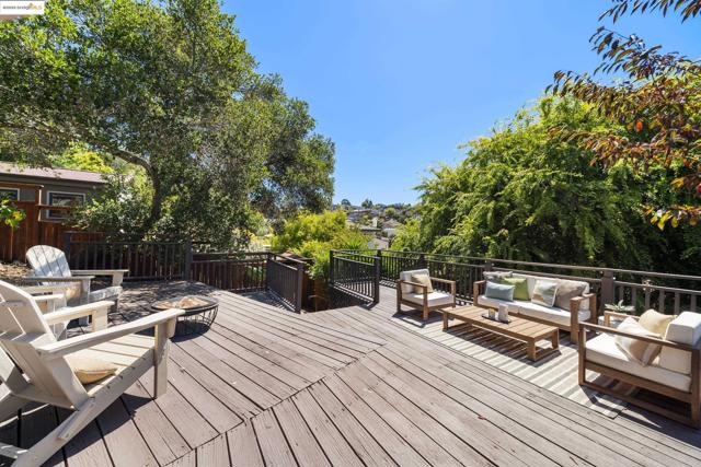 6314 Broadway Ter, Oakland CA: https://media.crmls.org/mediaz/3114ce42-2be7-4b6a-9576-04477681880c.jpg