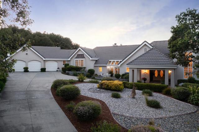 26048 Paseo Del Sur, Monterey CA: https://media.crmls.org/mediaz/3115200d-2d29-490b-8cfb-2e21f5096584.jpg