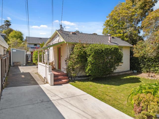 399 13th Avenue, Santa Cruz CA: https://media.crmls.org/mediaz/3115da67-f9af-4c6d-ae98-cd96af68afef.jpg