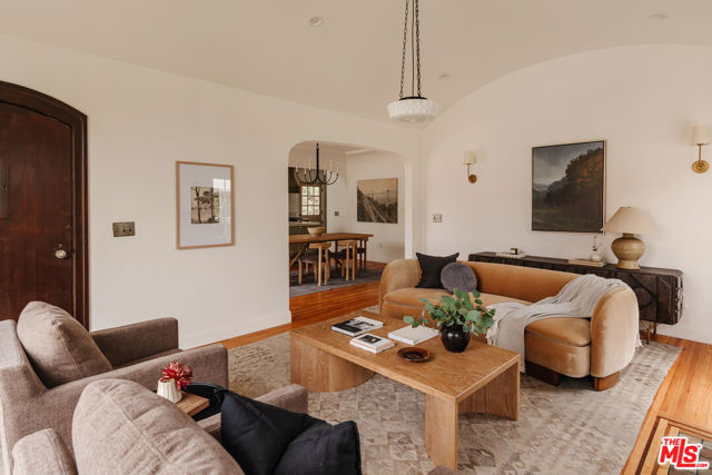 3029 S Norton Avenue, Los Angeles CA: https://media.crmls.org/mediaz/3115f242-d97a-4215-8f51-fbcf00fd0fbf.jpg
