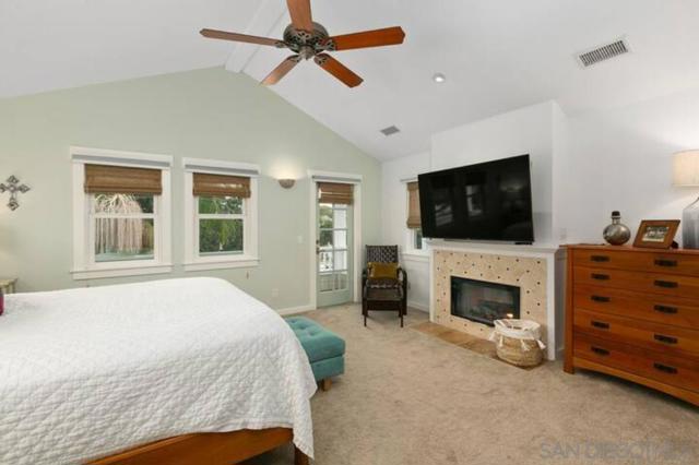 840 C Ave, Coronado CA: https://media.crmls.org/mediaz/31162674-d313-4678-ab8c-95b123d7c2e5.jpg