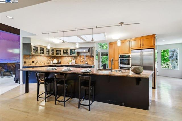 391 Oak Ln, Pleasanton CA: https://media.crmls.org/mediaz/31169a28-e99a-4818-b722-8a7af540e099.jpg
