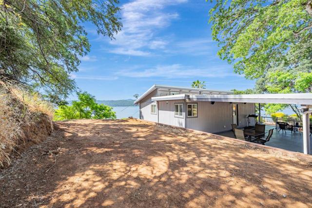 12340 Lakeshore Drive, Clearlake CA: https://media.crmls.org/mediaz/31175016-580a-45c0-8620-32a9d7c09d5d.jpg