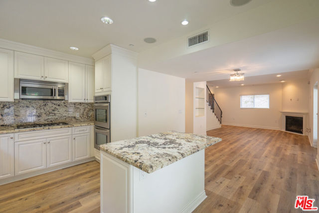 1529 S BEVERLY Drive, Los Angeles CA: https://media.crmls.org/mediaz/311777c4-74be-41b6-ab61-6b796d90ff32.jpg