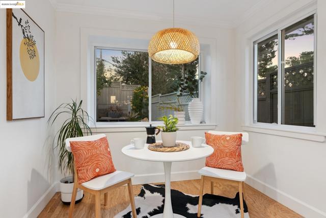 6827 Ridgewood Dr., Oakland CA: https://media.crmls.org/mediaz/3117a1b3-77ee-4f03-90e9-6c84db523cdd.jpg