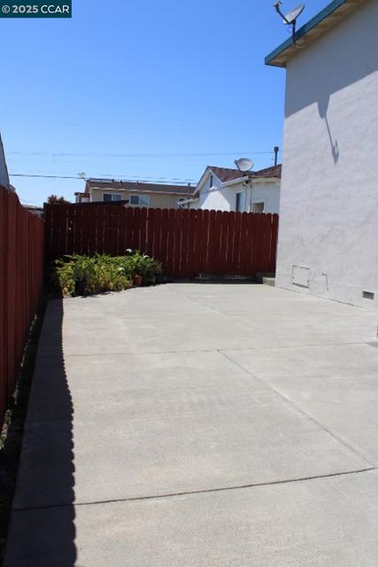 4208 Nevin Ave, Richmond CA: https://media.crmls.org/mediaz/3117c992-111a-43e5-8f36-6dda9ba9f154.jpg