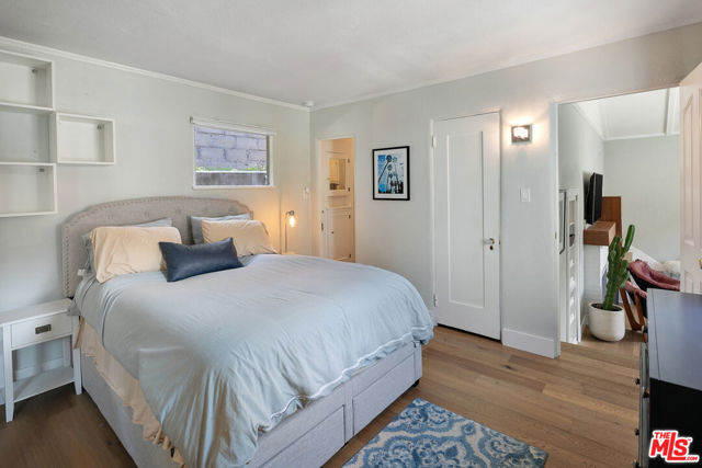 2059 Laurel Canyon Boulevard, Los Angeles CA: https://media.crmls.org/mediaz/3117e5c1-aaef-4eaf-812a-e62c8bb8fb01.jpg