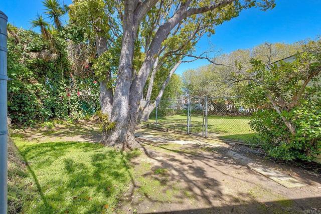 Image 3 of 40 For 3897 Park Dr.