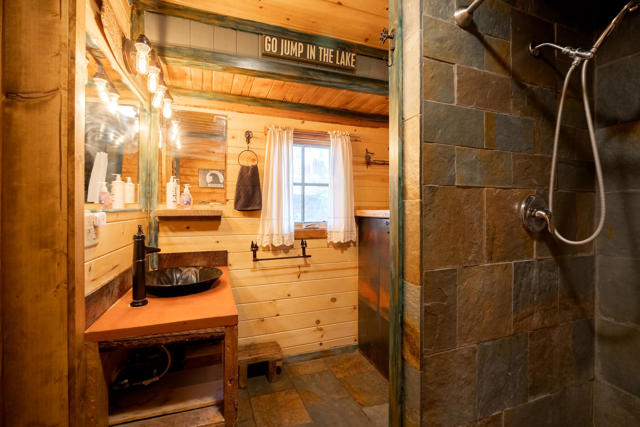 40114 Esterly Lane, Big Bear CA: https://media.crmls.org/mediaz/3118e5e6-ce59-4e4b-94ae-02e6b913c3c8.jpg