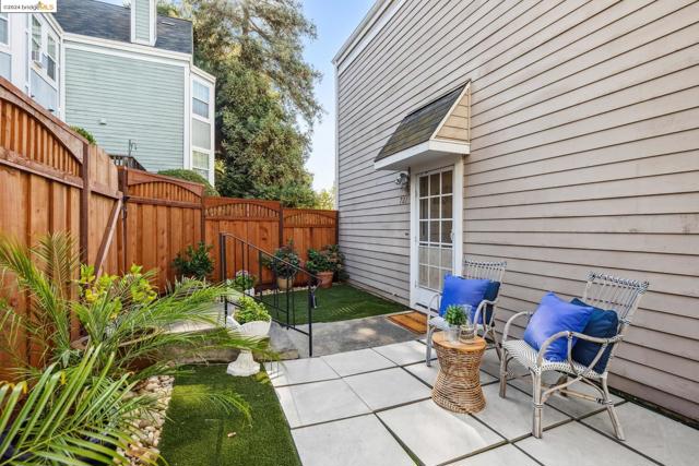 721 Military, Benicia, California 94510, 2 Bedrooms Bedrooms, ,2 BathroomsBathrooms,Townhouse,For Sale,Military,41074617