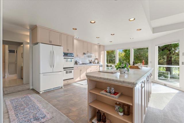 21 Crest Lane, La Selva Beach CA: https://media.crmls.org/mediaz/311a1b6a-514e-45ff-a835-3f81ca5ecb7a.jpg