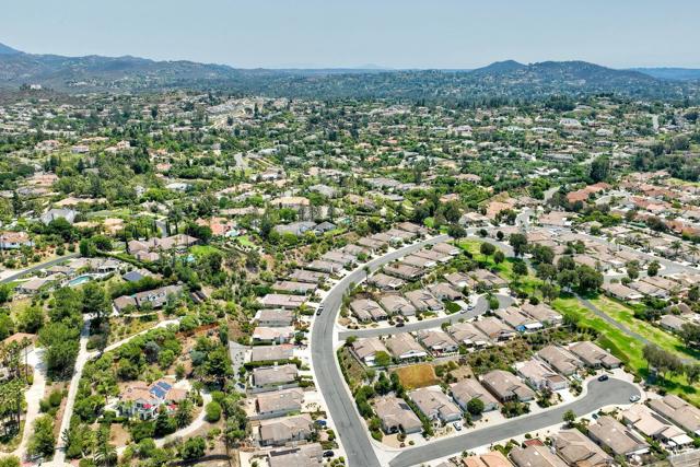13356 Corte De Comares, San Diego CA: https://media.crmls.org/mediaz/311a2048-5ce5-4ce9-9cfe-cb0e971c6937.jpg
