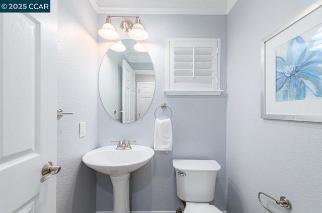 6026 Condor St, Danville CA: https://media.crmls.org/mediaz/311a5e11-6f07-469f-960d-6c8f3c1418d8.jpg