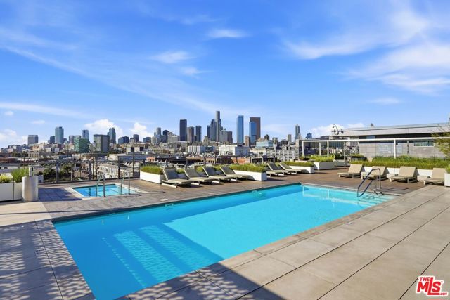 530 S Hewitt Street, Los Angeles CA: https://media.crmls.org/mediaz/311a6533-49f7-43e7-ab7e-c9a6e659560d.jpg