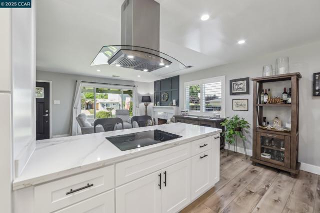 5521 Alaska Dr, Concord CA: https://media.crmls.org/mediaz/311ab263-ef10-47b3-854e-bef1c694642b.jpg