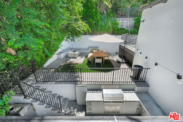 3236 Primera Avenue, Los Angeles CA: https://media.crmls.org/mediaz/311ab2ad-d318-4a76-a080-59be6d0fbcf1.jpg