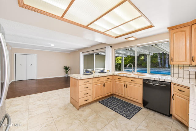 20027 Hiawatha Street, Chatsworth CA: https://media.crmls.org/mediaz/311b0343-695c-4362-8be3-fae01f2e5e2f.jpg